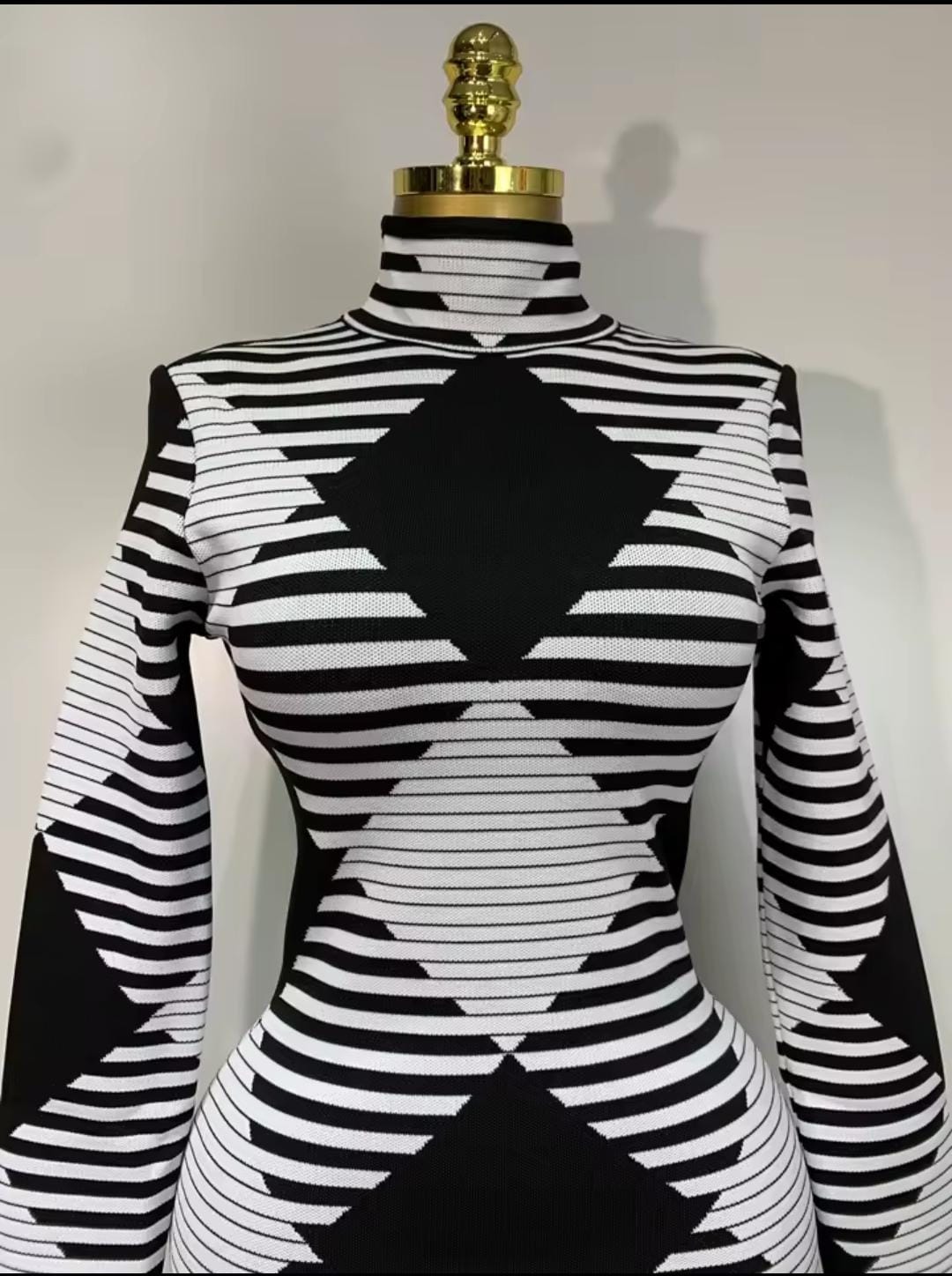 PIANO DRESS